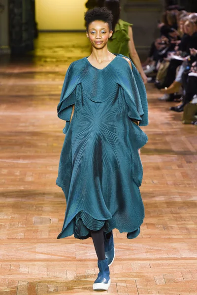 Look 49